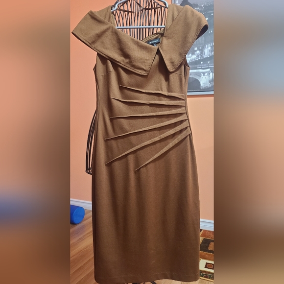 Dress - Picture 2 of 2